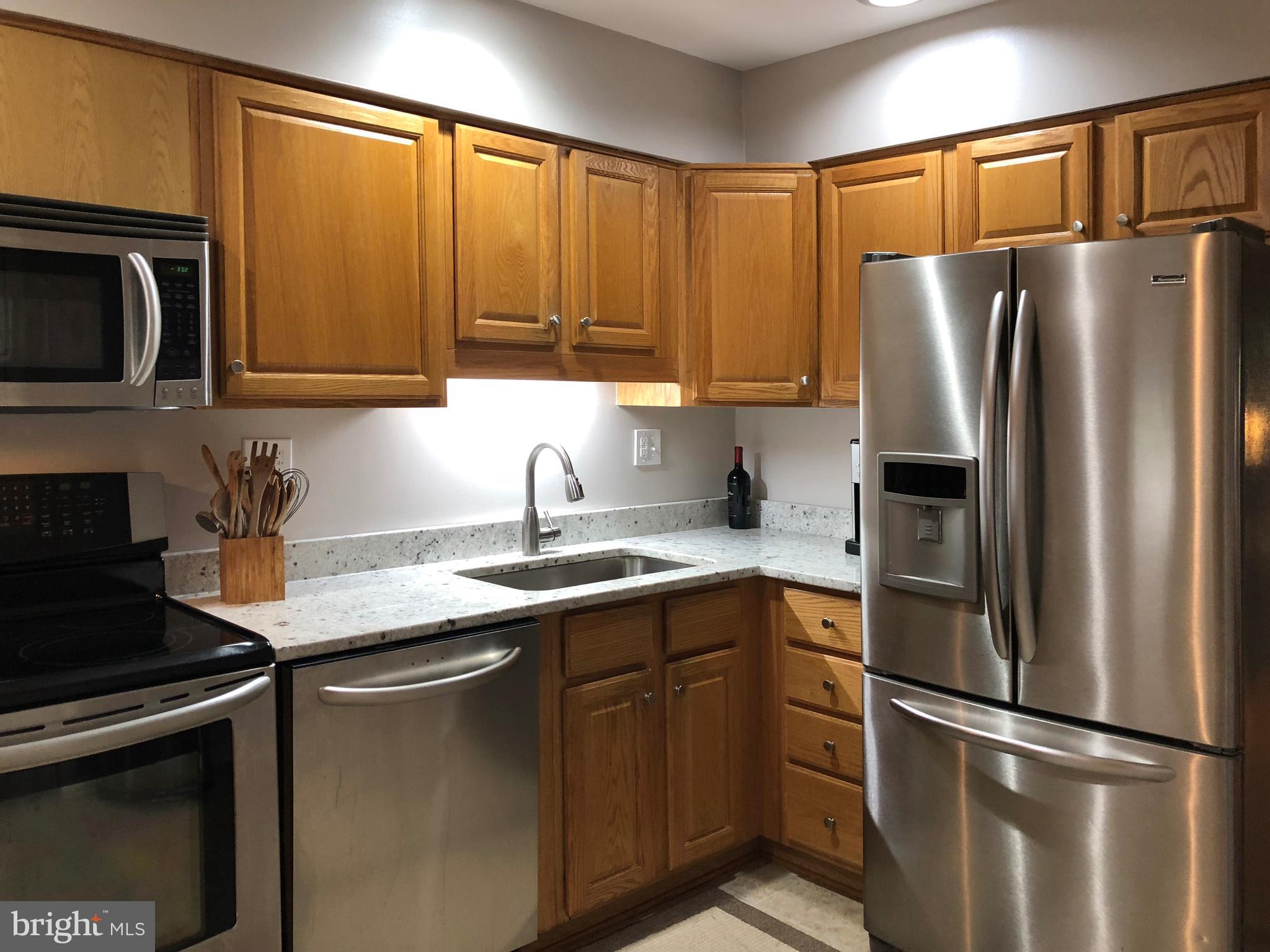 1932 Winterport Cluster Reston, VA 20191 - Photo 6 of 51 Stainless Steel Appliances!