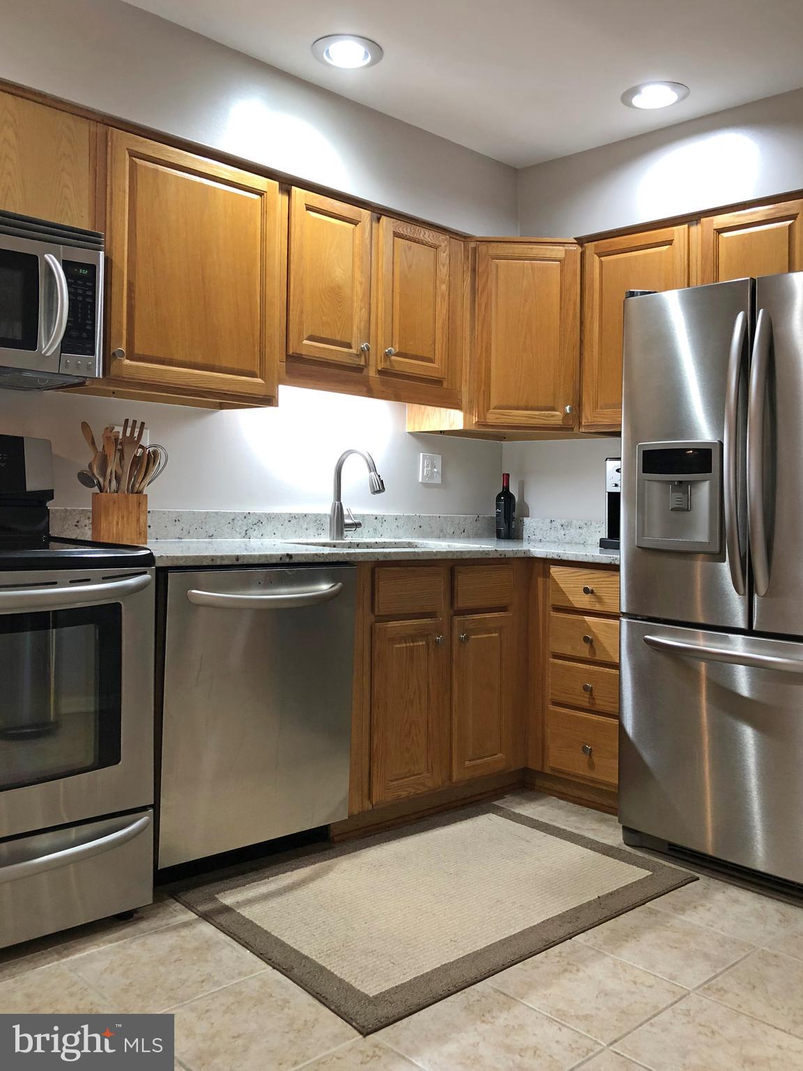 1932 Winterport Cluster Reston, VA 20191 - Photo 7 of 51 Lots of space to visit and cook!
