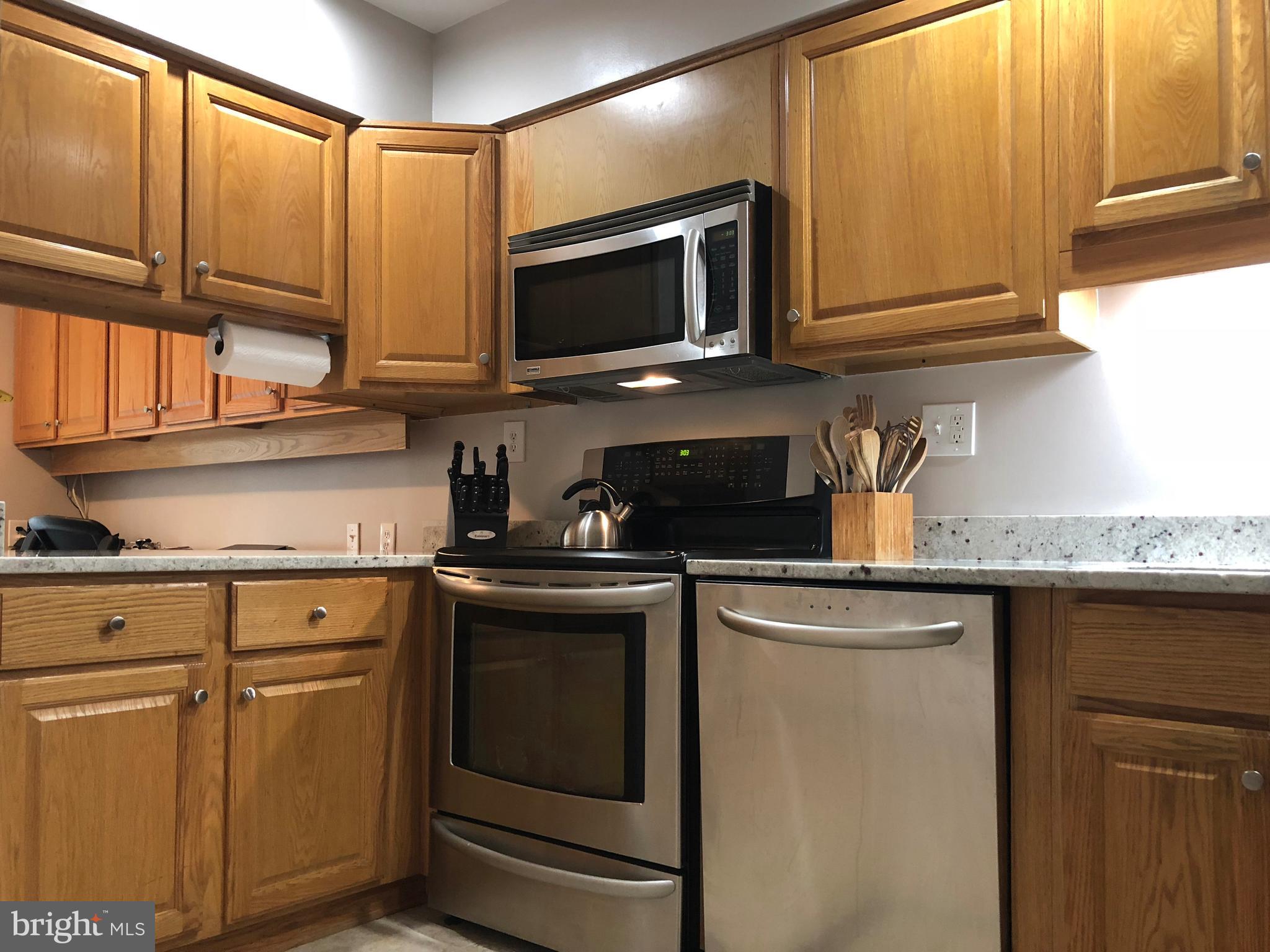 1932 Winterport Cluster Reston, VA 20191 - Photo 8 of 51 Cabinets and pantry offer tons of storage!