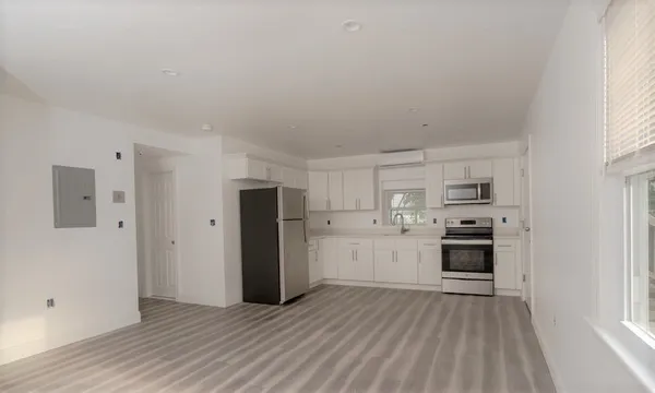 $2,000 | 11 Park Street, Unit 8, Haverhill, MA 01830