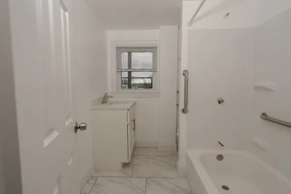 $2,000 | 11 Park Street, Unit 8, Haverhill, MA 01830