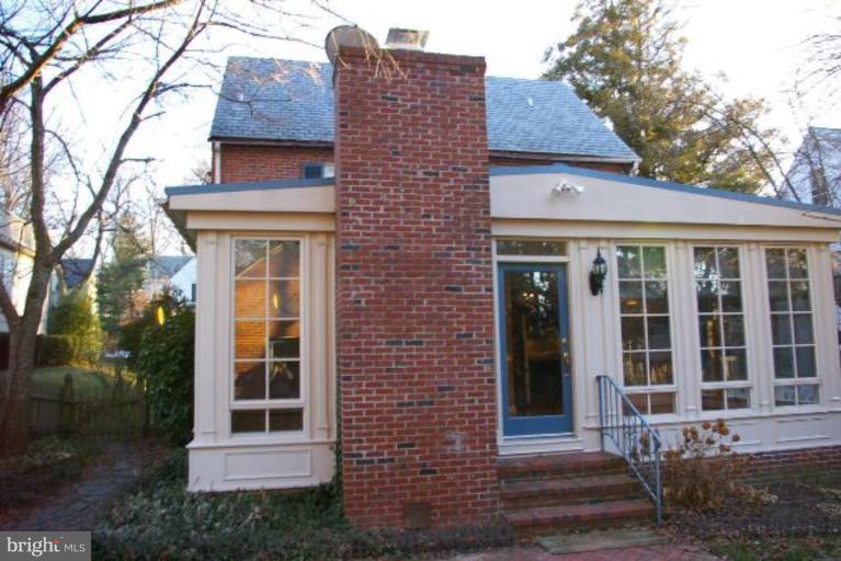 304 St Dunstans Road Baltimore, MD 21212 - Photo 4 of 15 Exterior (Rear)