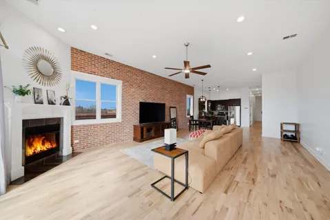 $435,000 | 3945 South Ellis Avenue, Unit 3N, Chicago, IL 60653