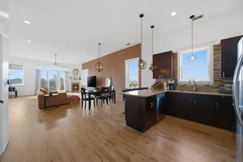 $435,000 | 3945 South Ellis Avenue, Unit 3N, Chicago, IL 60653