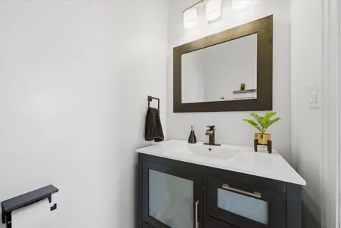 $435,000 | 3945 South Ellis Avenue, Unit 3N, Chicago, IL 60653