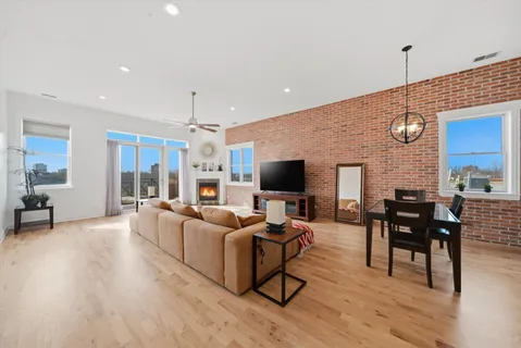 $435,000 | 3945 South Ellis Avenue, Unit 3N, Chicago, IL 60653