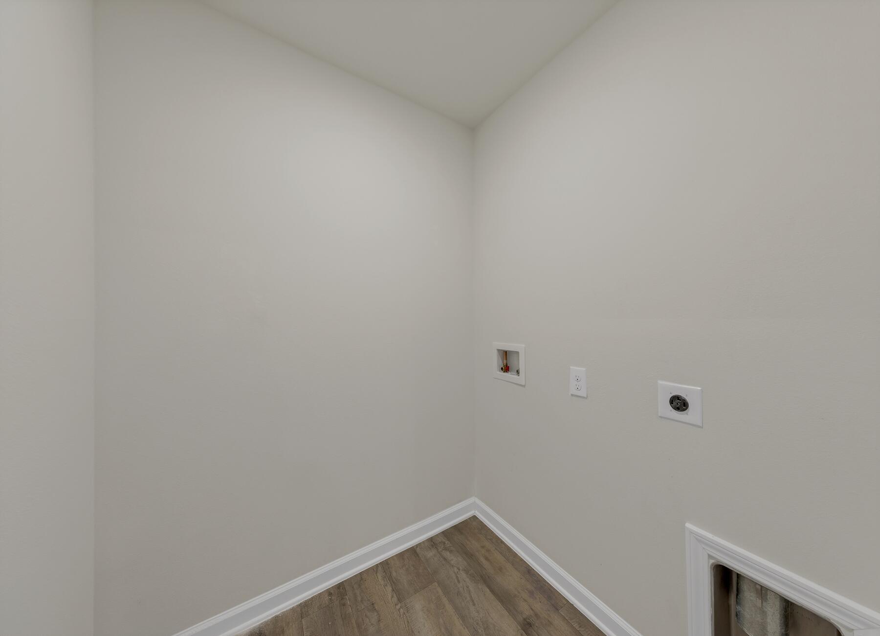 925 Merganser Way Crestview, FL 32539 - Photo 29 of 37 a view of a small space