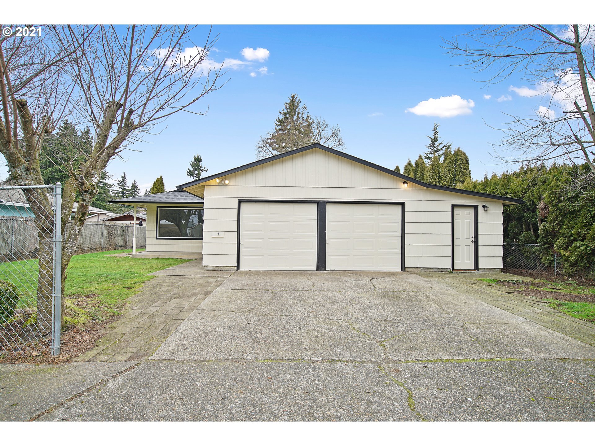 19319 Northeast Couch Street Portland, OR 97230 - Photo 2 of 25