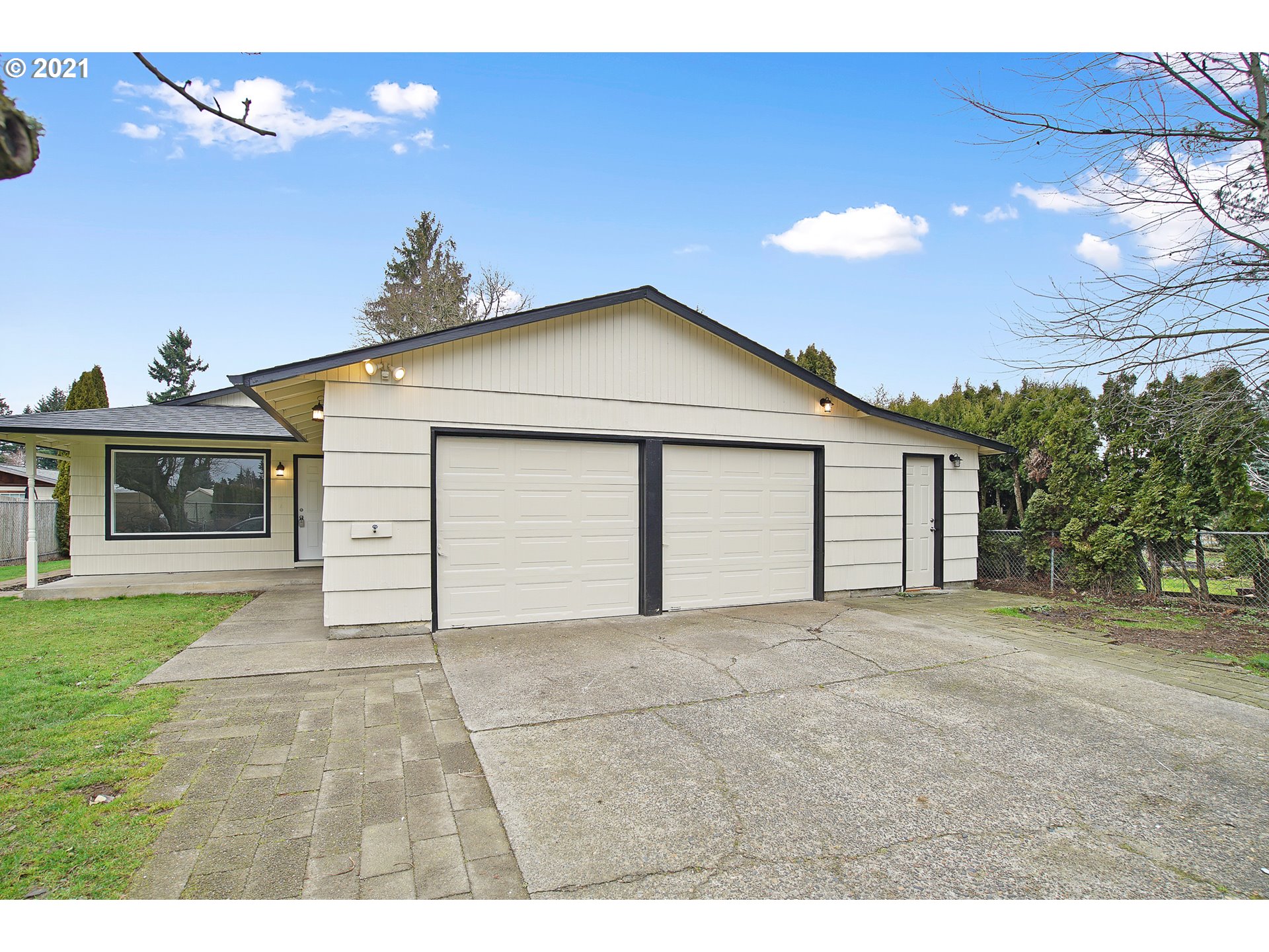 19319 Northeast Couch Street Portland, OR 97230 - Photo 4 of 25