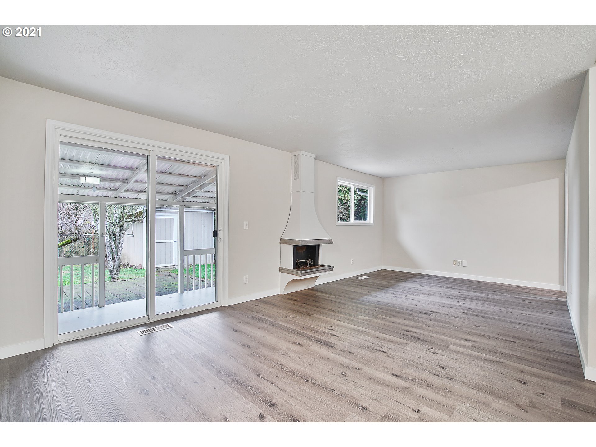 19319 Northeast Couch Street Portland, OR 97230 - Photo 7 of 25
