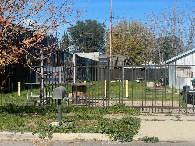 125 East O Street Colton, CA 92324 - Photo 5 of 17 a view of a park with a large tree