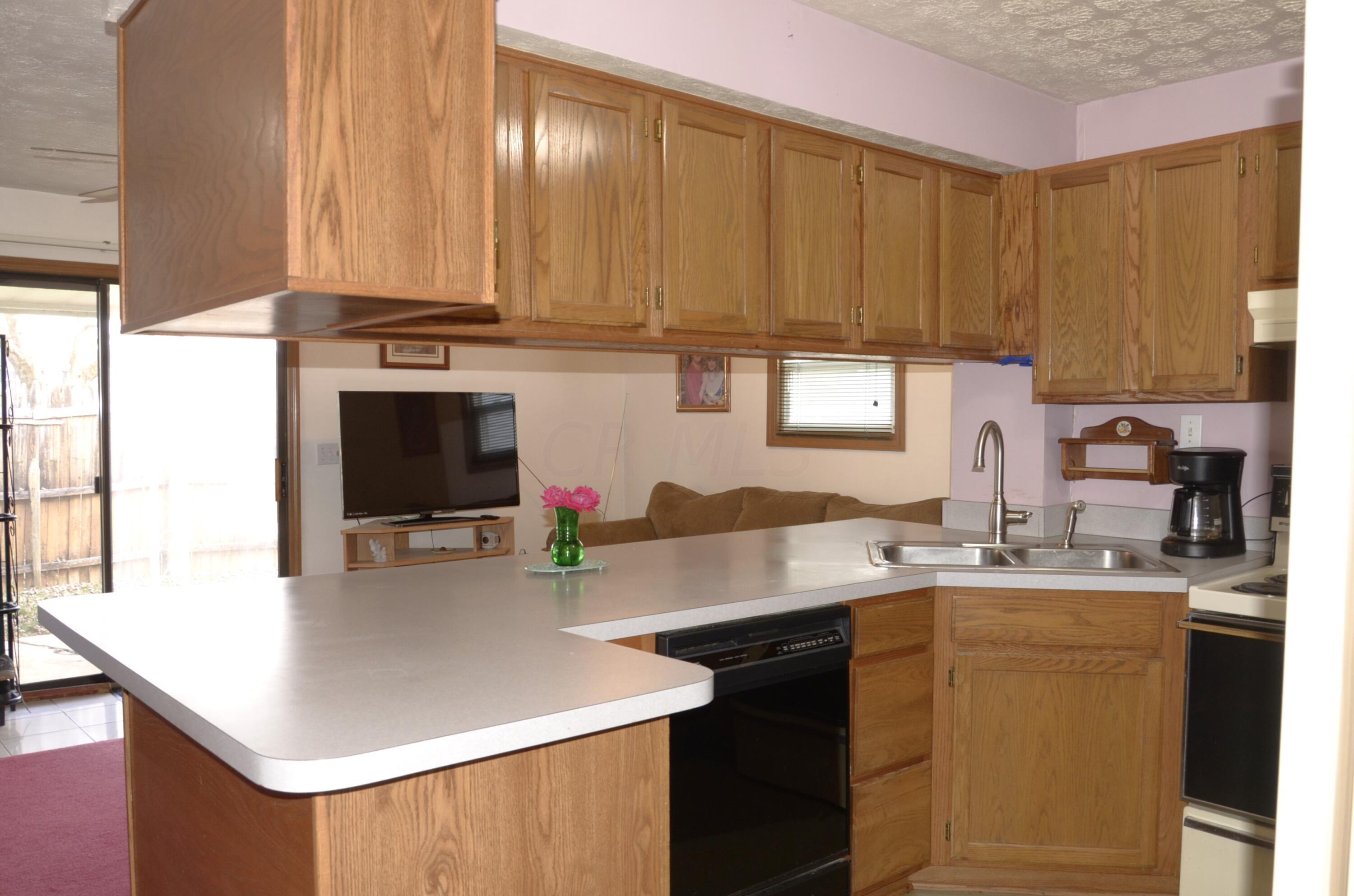 3288 Everson Road East Columbus, OH 43232 - Photo 8 of 23 Kitchen2