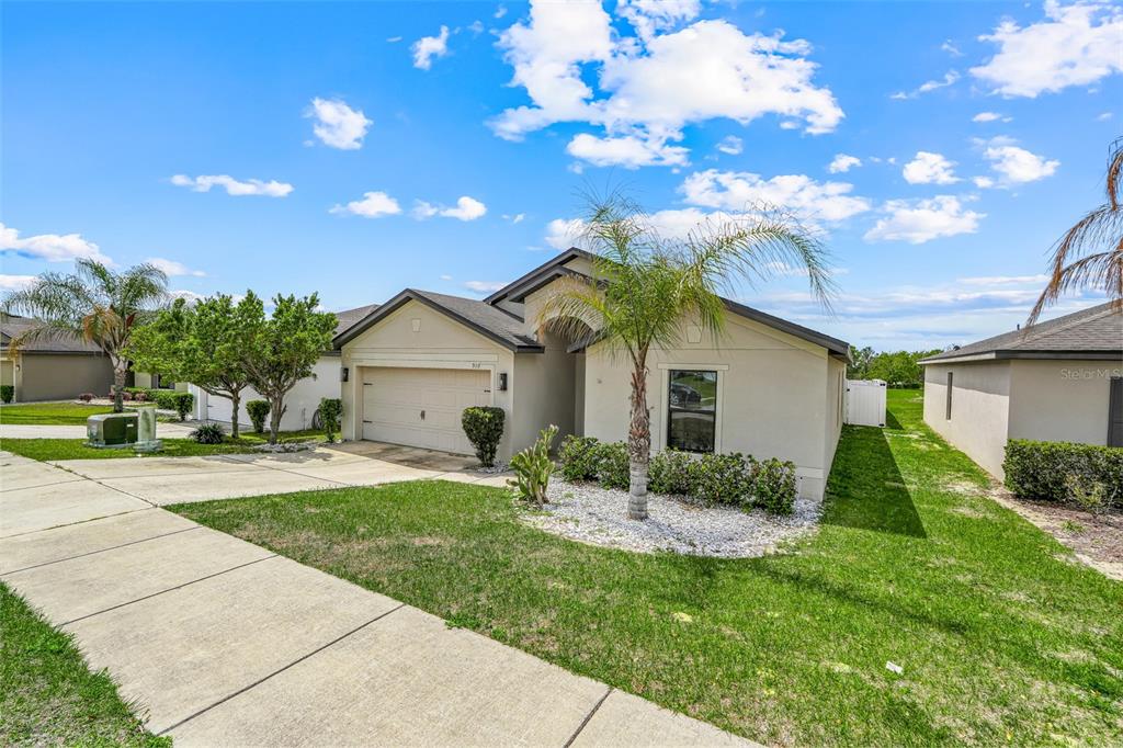 910 Aspen View Circle Groveland, FL 34736 - Photo 3 of 33