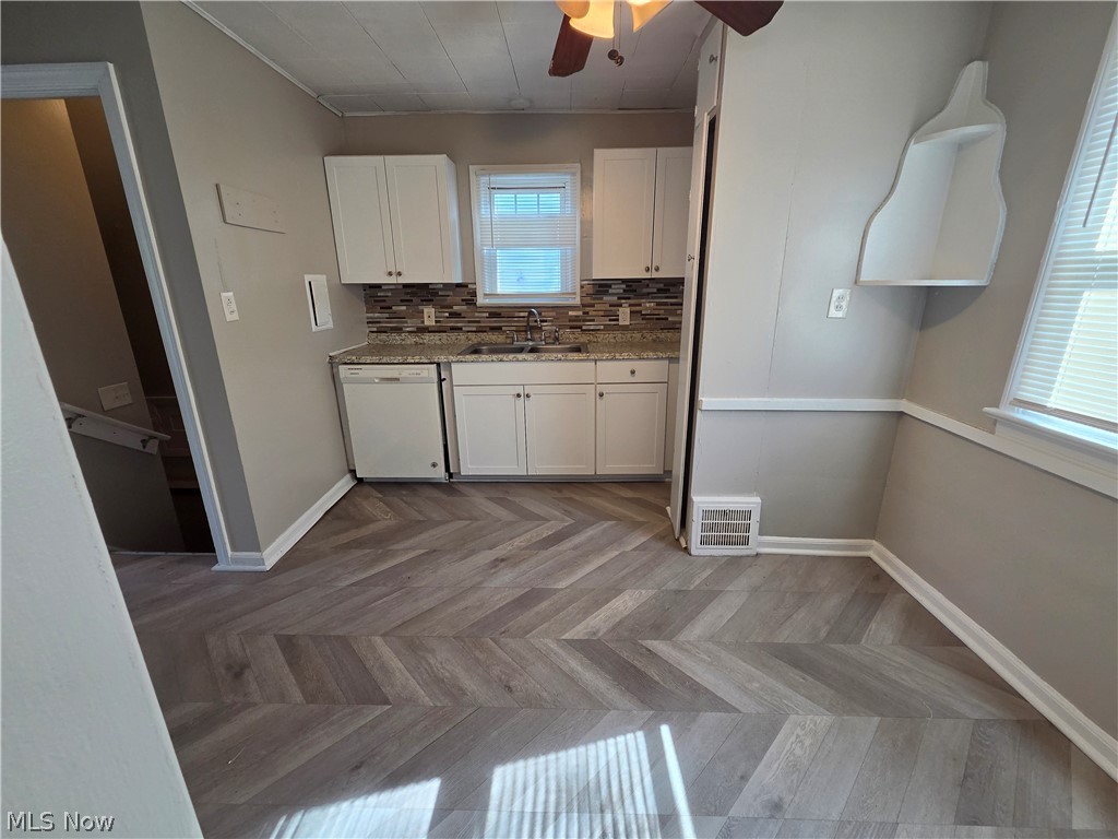 994 Yellowstone Road Cleveland, OH 44121 - Photo 3 of 12