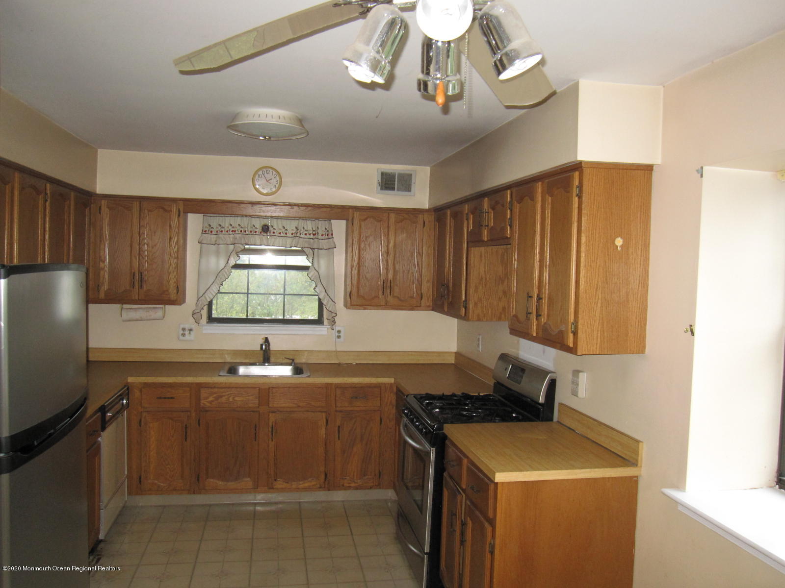 87 Starlight Road Howell, NJ 07731 - Photo 8 of 28 IMG_3216