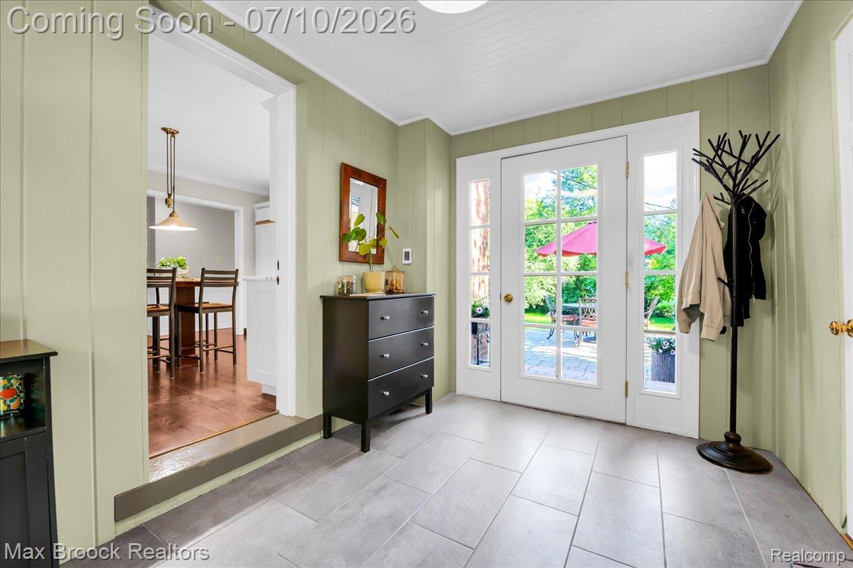 1647 Yorkshire Road Birmingham, MI 48009 - Photo 11 of 33 21-1647 Yorkshire Rd_20.jpg