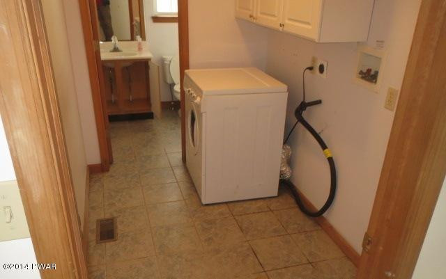83 Oakenshield Drive Bushkill, PA 18371 - Photo 9 of 12