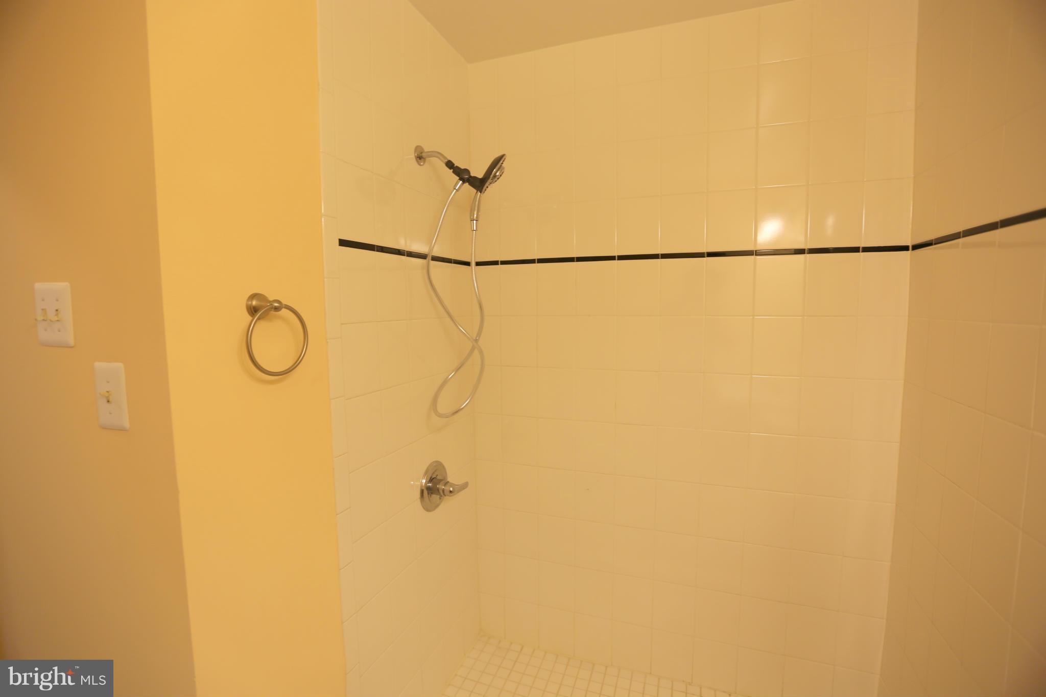 11332 Rambling Road Gaithersburg, MD 20879 - Photo 11 of 22 Bath