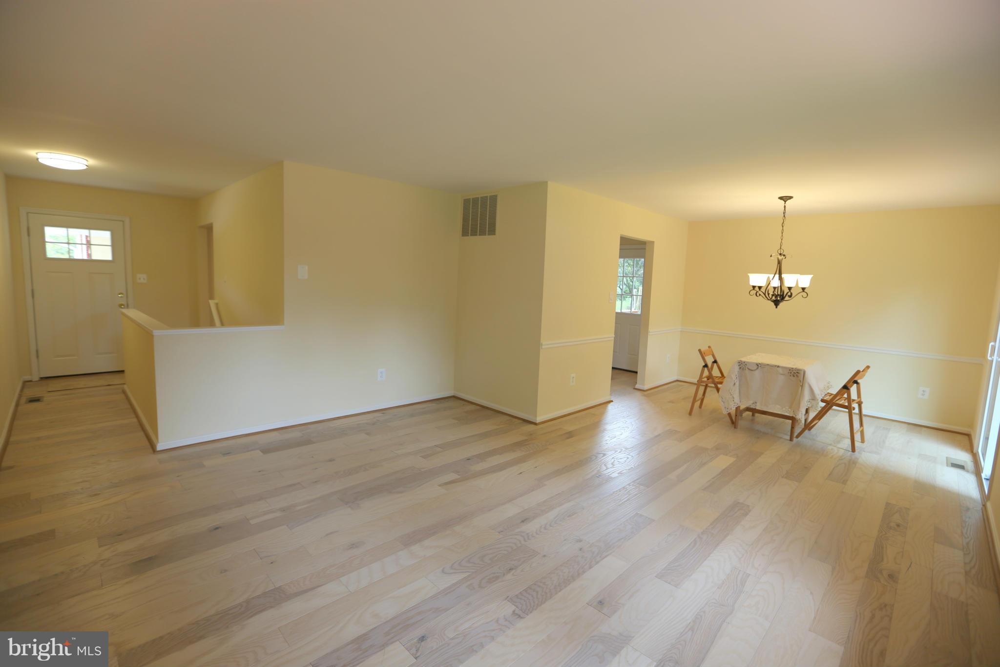11332 Rambling Road Gaithersburg, MD 20879 - Photo 8 of 22 Living Room
