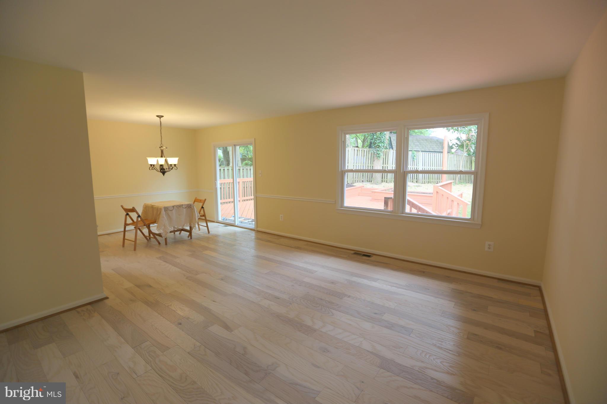 11332 Rambling Road Gaithersburg, MD 20879 - Photo 9 of 22 Living Room