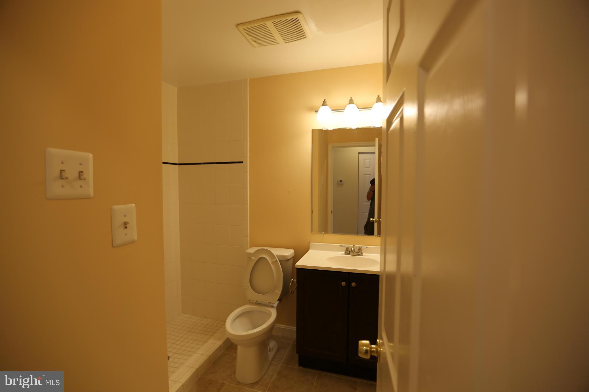 11332 Rambling Road Gaithersburg, MD 20879 - Photo 10 of 22 Bath