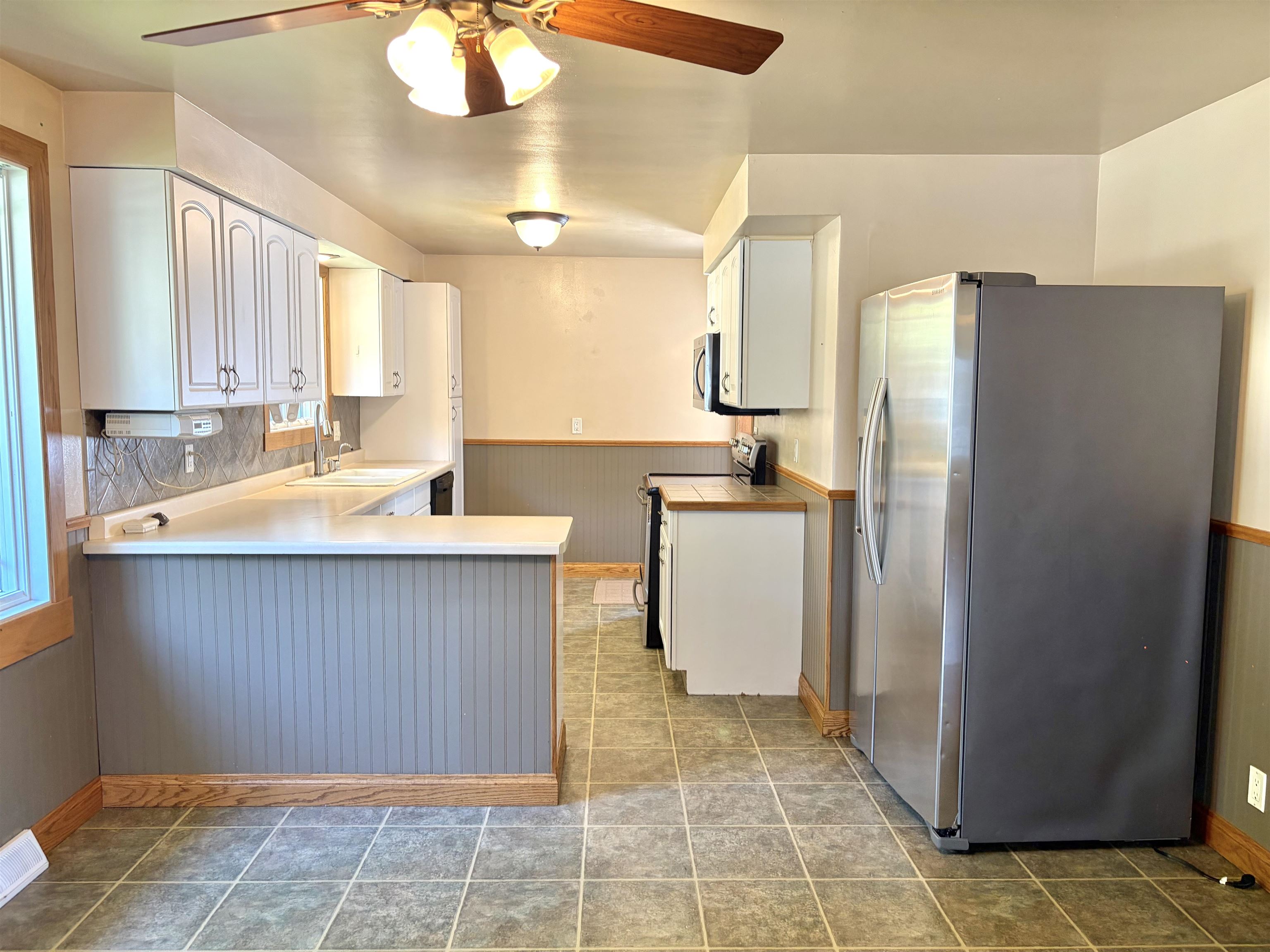 1137 West Roberts Avenue Appleton, WI 54914 - Photo 9 of 24