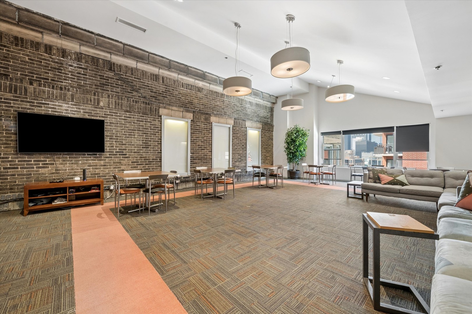 40 East 9th Street, Unit 1616 Chicago, IL 60605 - Photo 28 of 33
