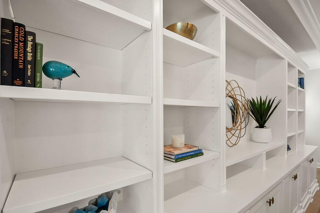 1731 Lamonte Lane Houston, TX 77018 - Photo 34 of 40 a view of kitchen cabinets and window