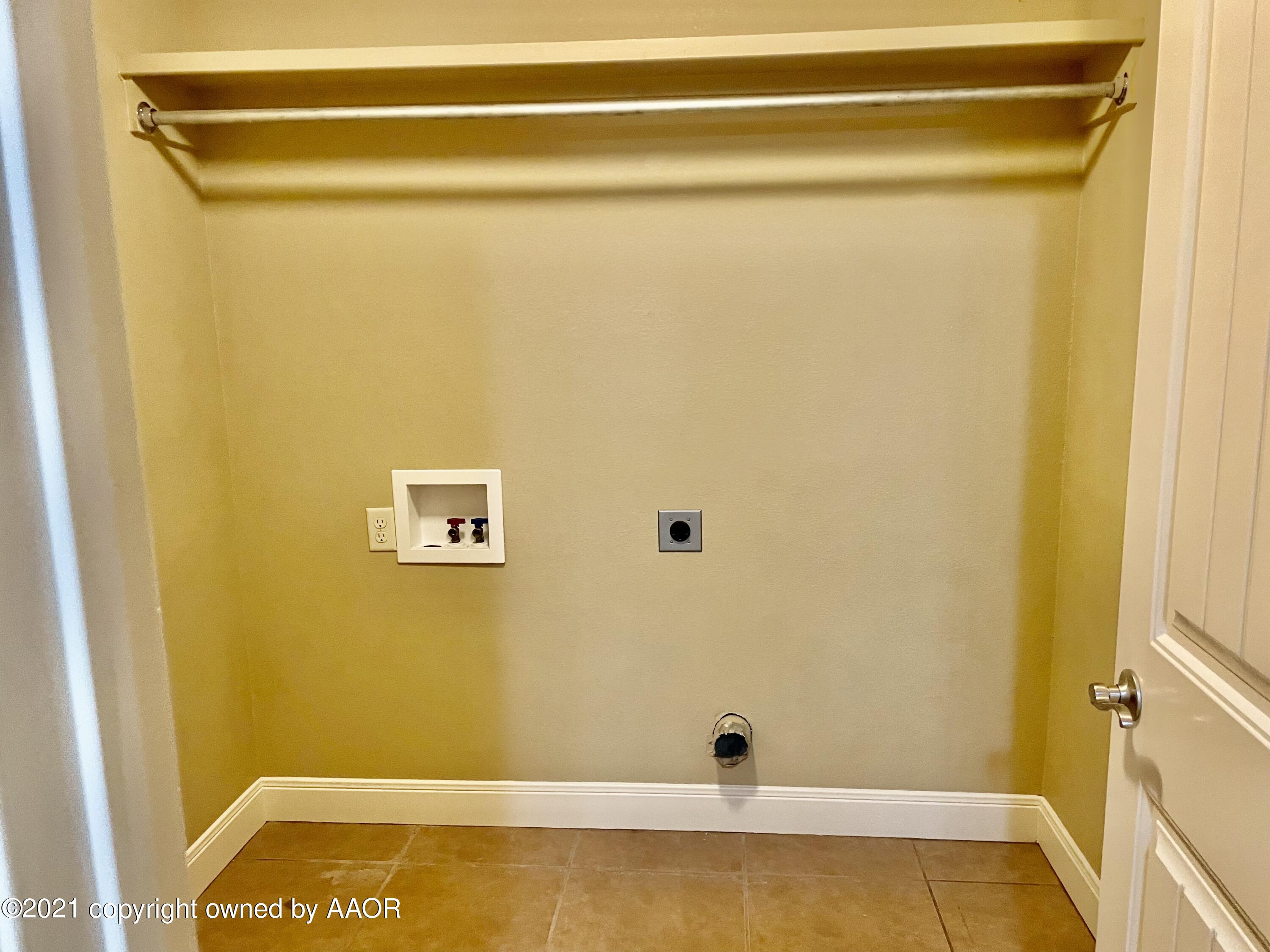 9812 Perry Avenue Amarillo, TX 79119 - Photo 15 of 15 a bathroom with a shower