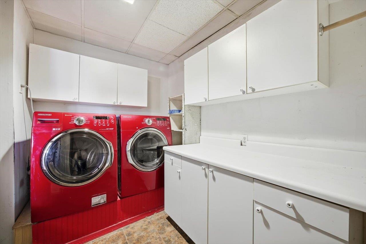 645 Maple Avenue Waynesboro, VA 22980 - Photo 39 of 63 a utility room with dryer and washer