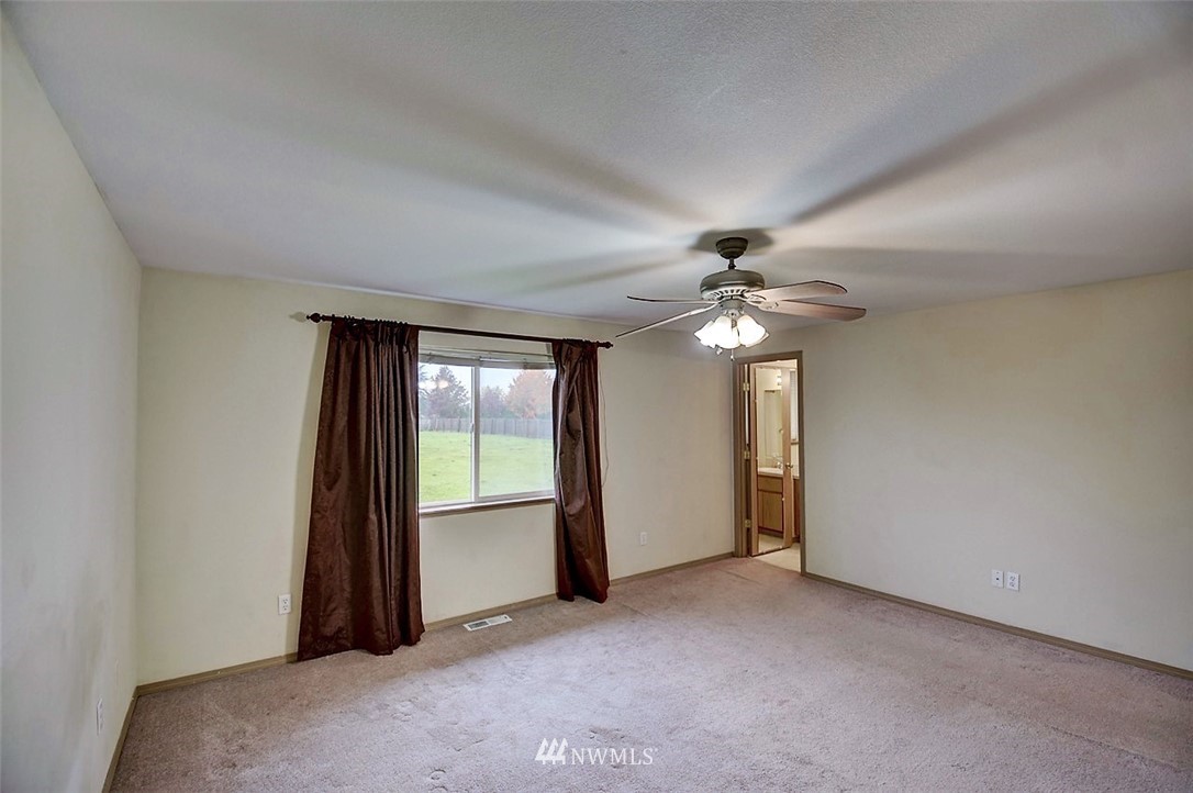 18047 Applegate Street Southwest Rochester, WA 98579 - Photo 8 of 21