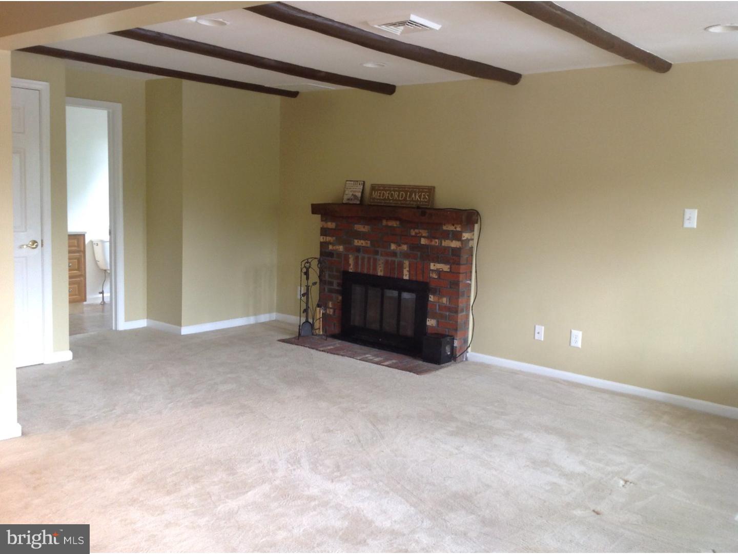 125 Stokes Road Medford Lakes, NJ 08055 - Photo 3 of 24 Living Room