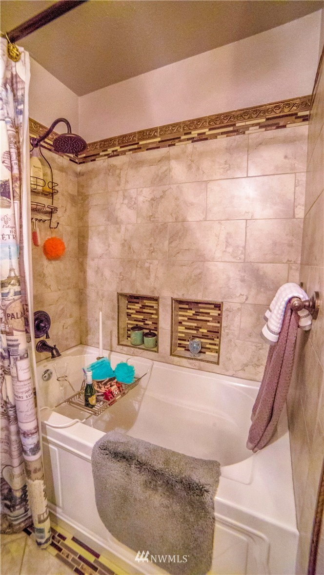18305 Southeast 147th Place Renton, WA 98059 - Photo 13 of 25 Gallery Image 13