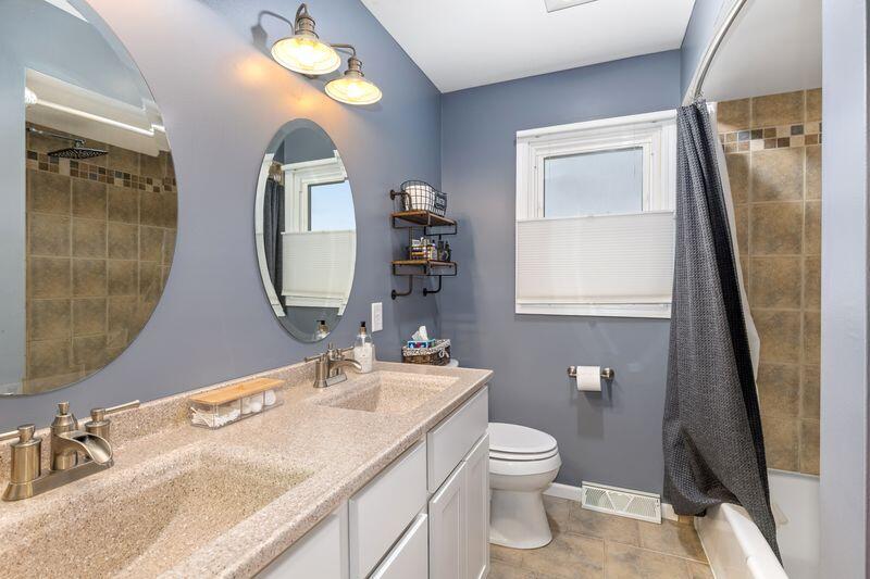 7337 Harmon Lane Jenison, MI 49428 - Photo 21 of 38 Full bath