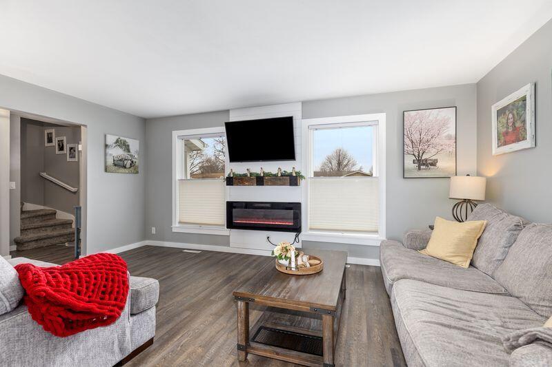 7337 Harmon Lane Jenison, MI 49428 - Photo 4 of 38 Living room