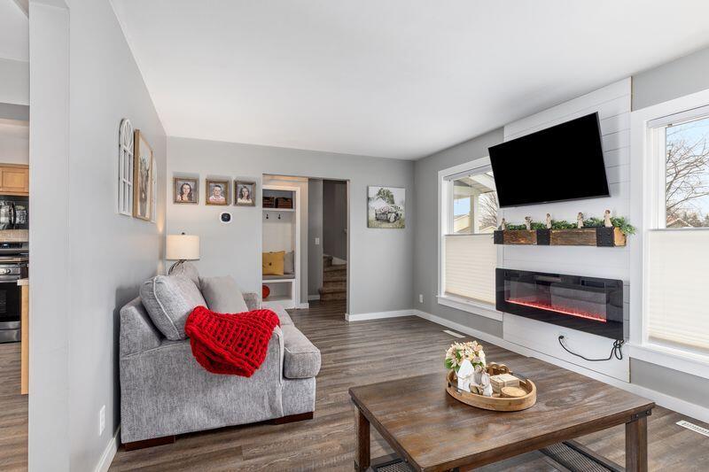 7337 Harmon Lane Jenison, MI 49428 - Photo 5 of 38 Living