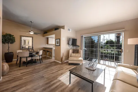 $279,000 | 505 South Farrell Drive, Unit D18, Palm Springs, CA 92264