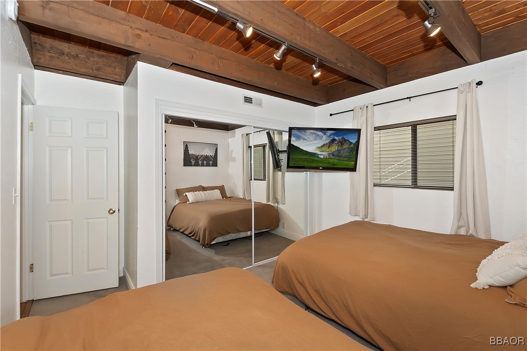 42533 Moonridge Road, Unit 4 Big Bear Lake, CA 92315 - Photo 19 of 37 a bedroom with a large bed and a large window