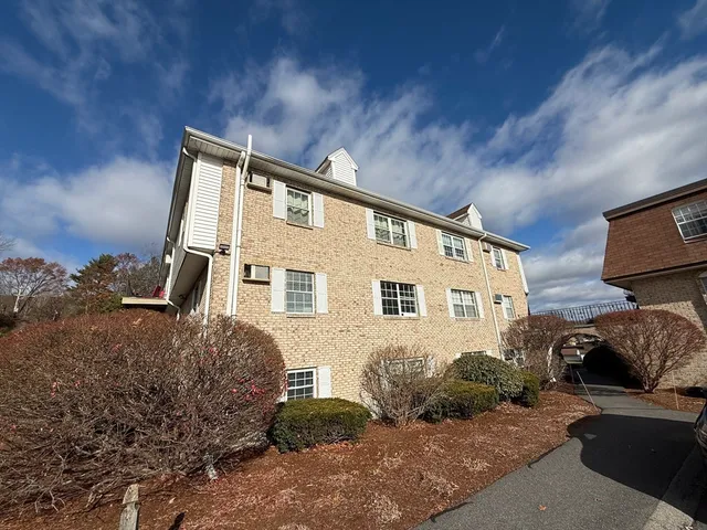 $260,000 | 28 Williamsburg Court, Unit 2, Shrewsbury, MA 01545