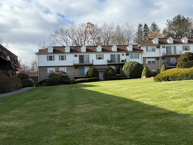 $260,000 | 28 Williamsburg Court, Unit 2, Shrewsbury, MA 01545