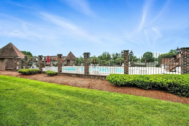 $260,000 | 28 Williamsburg Court, Unit 2, Shrewsbury, MA 01545