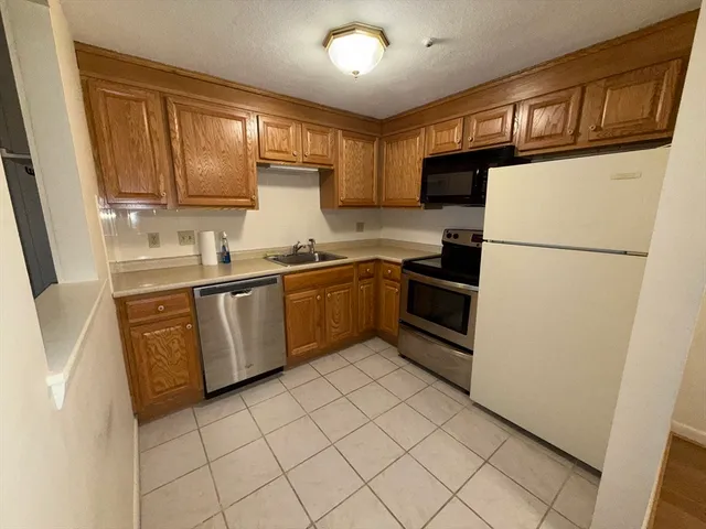 $260,000 | 28 Williamsburg Court, Unit 2, Shrewsbury, MA 01545