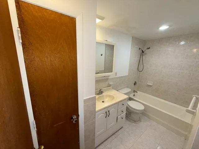 $260,000 | 28 Williamsburg Court, Unit 2, Shrewsbury, MA 01545