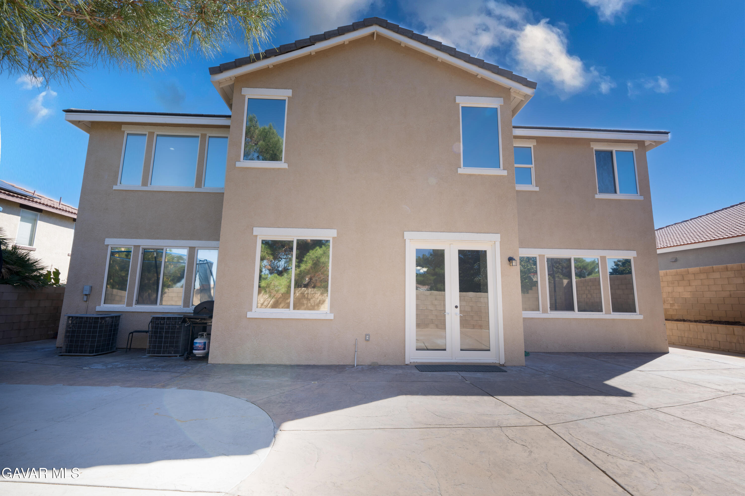 40271 Preston Road Palmdale, CA 93551 - Photo 33 of 38 a front view of a house with a yard