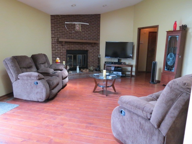 3708 West Moore Road Muncie, IN 47304 - Photo 3 of 17 Gallery Image 3