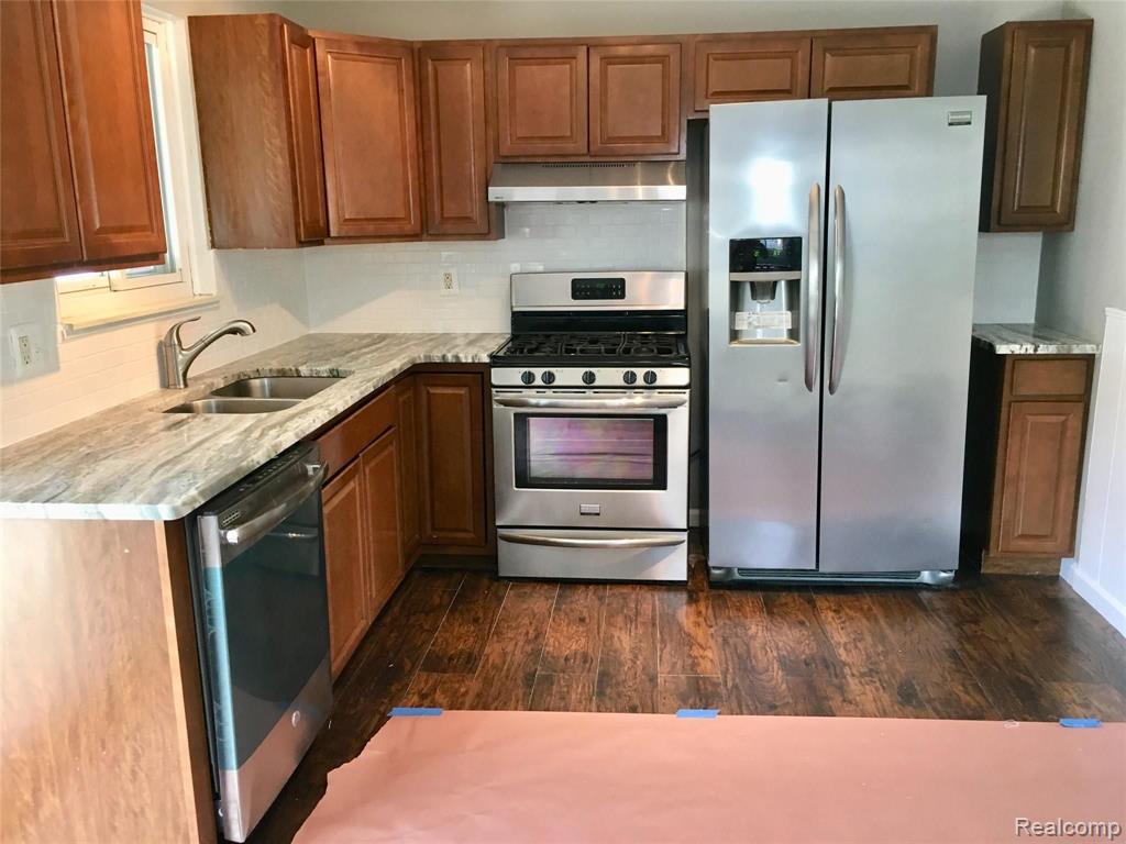 7238 Superior Street Center Line, MI 48015 - Photo 7 of 24