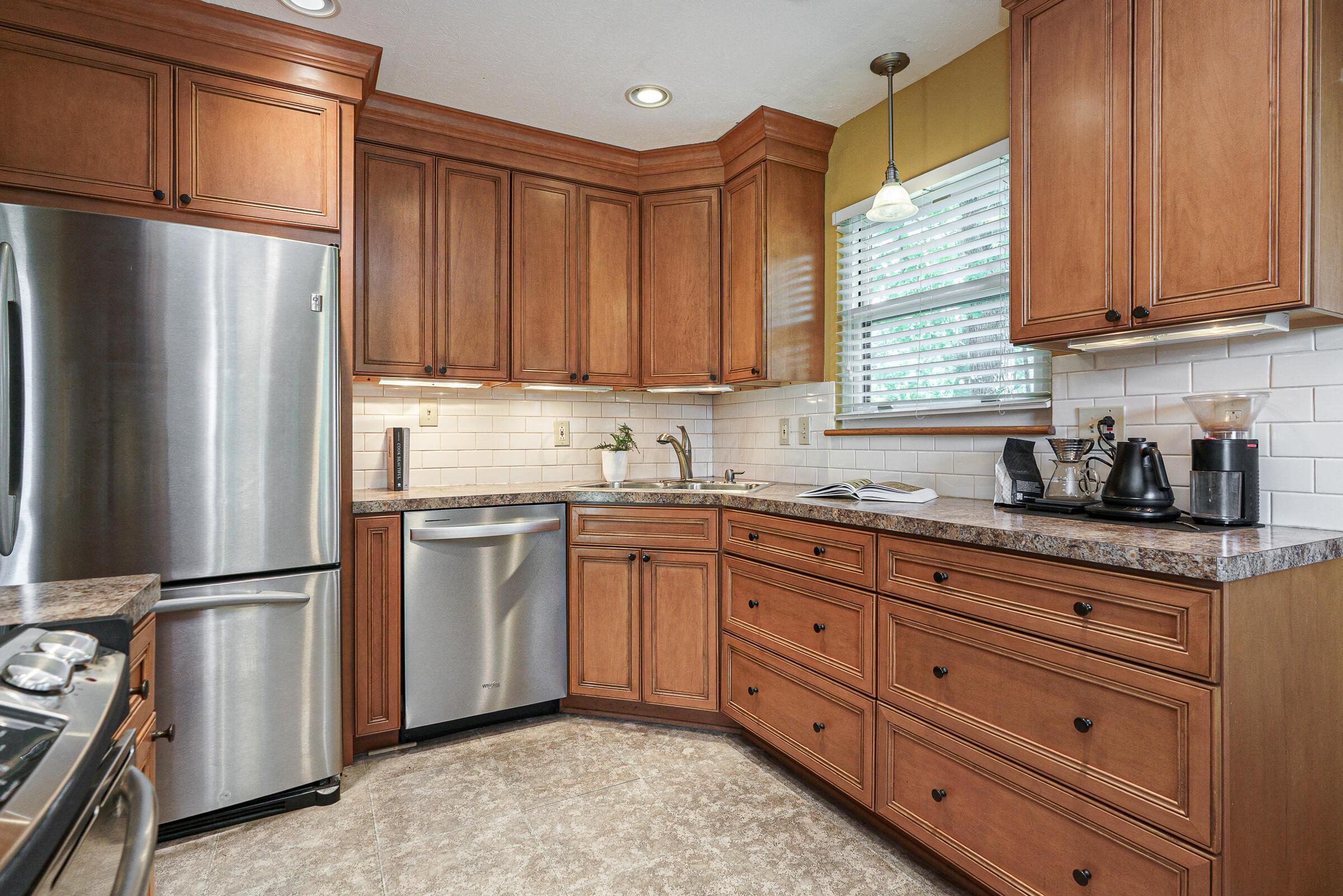 5861 Effingham Road Columbus, OH 43213 - Photo 15 of 35 Kitchen