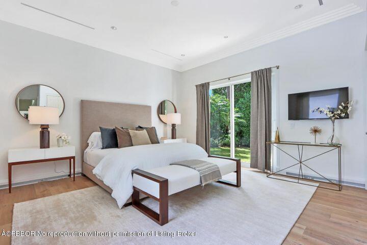 215 Indian Road Palm Beach, FL 33480 - Photo 14 of 32 a living room with a bed furniture and next to a window