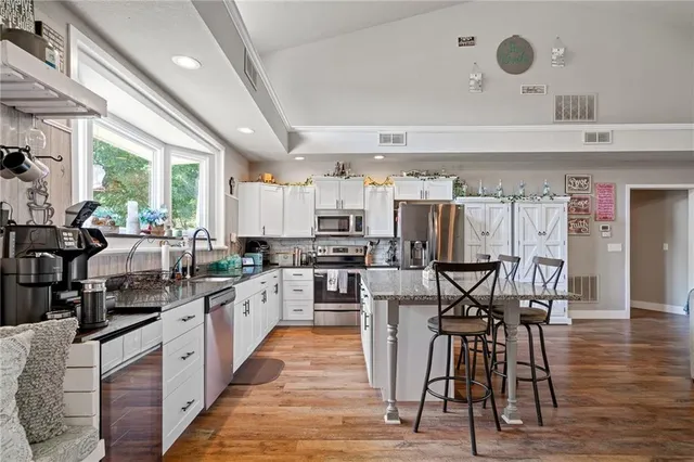 $389,950 | 4815 Cheyenne Lane, McLouth, KS 66054