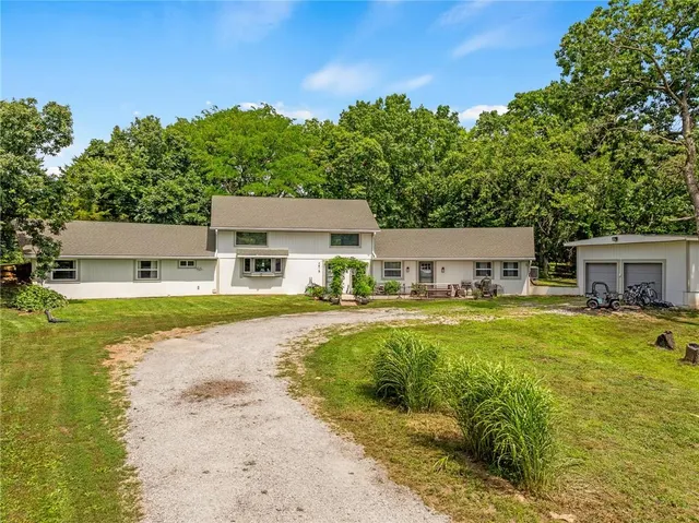 $389,950 | 4815 Cheyenne Lane, McLouth, KS 66054